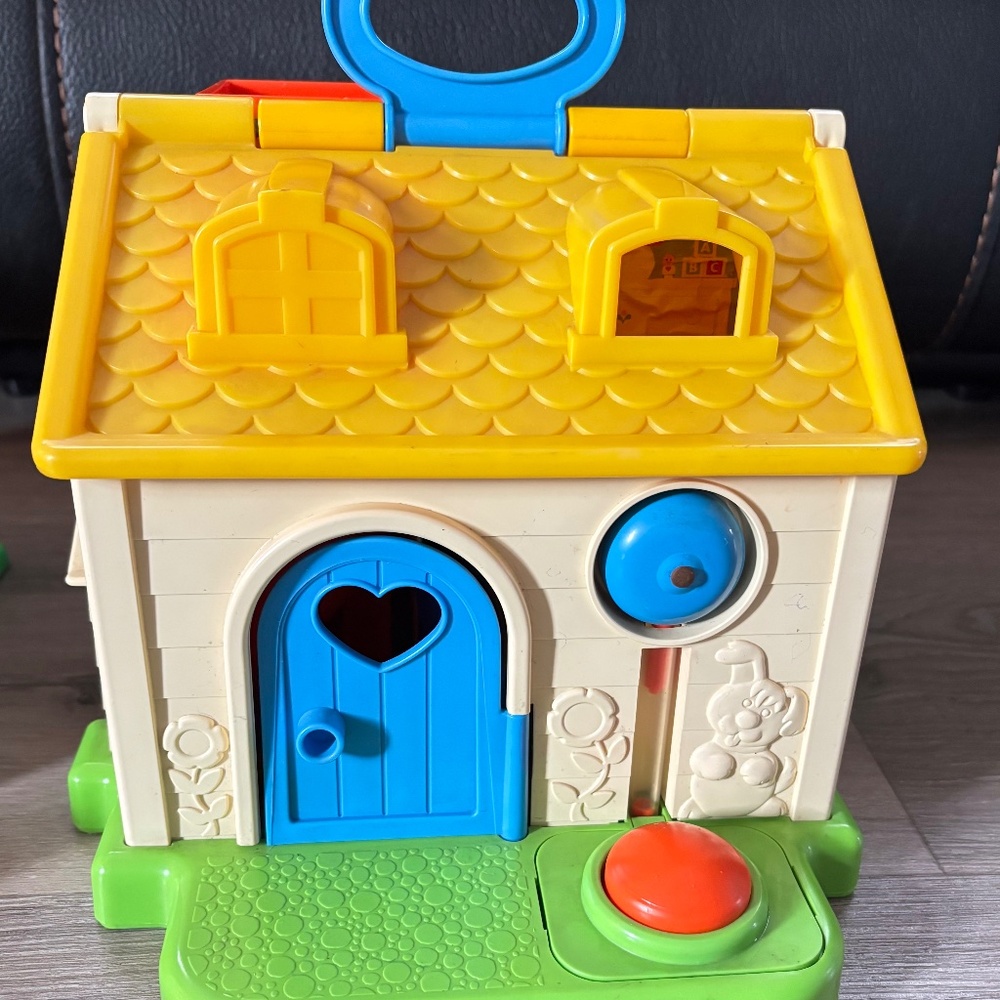 VINTAGE Fisher Price 136 Discovery Cottage Jumbo Chunky Little People House 1984